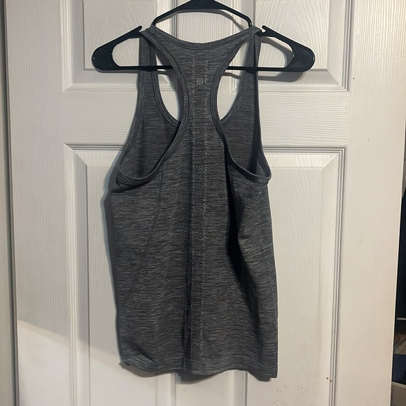 EUC Lululemon Swiftly Tank Top Size 8 - Picture 2 of 4